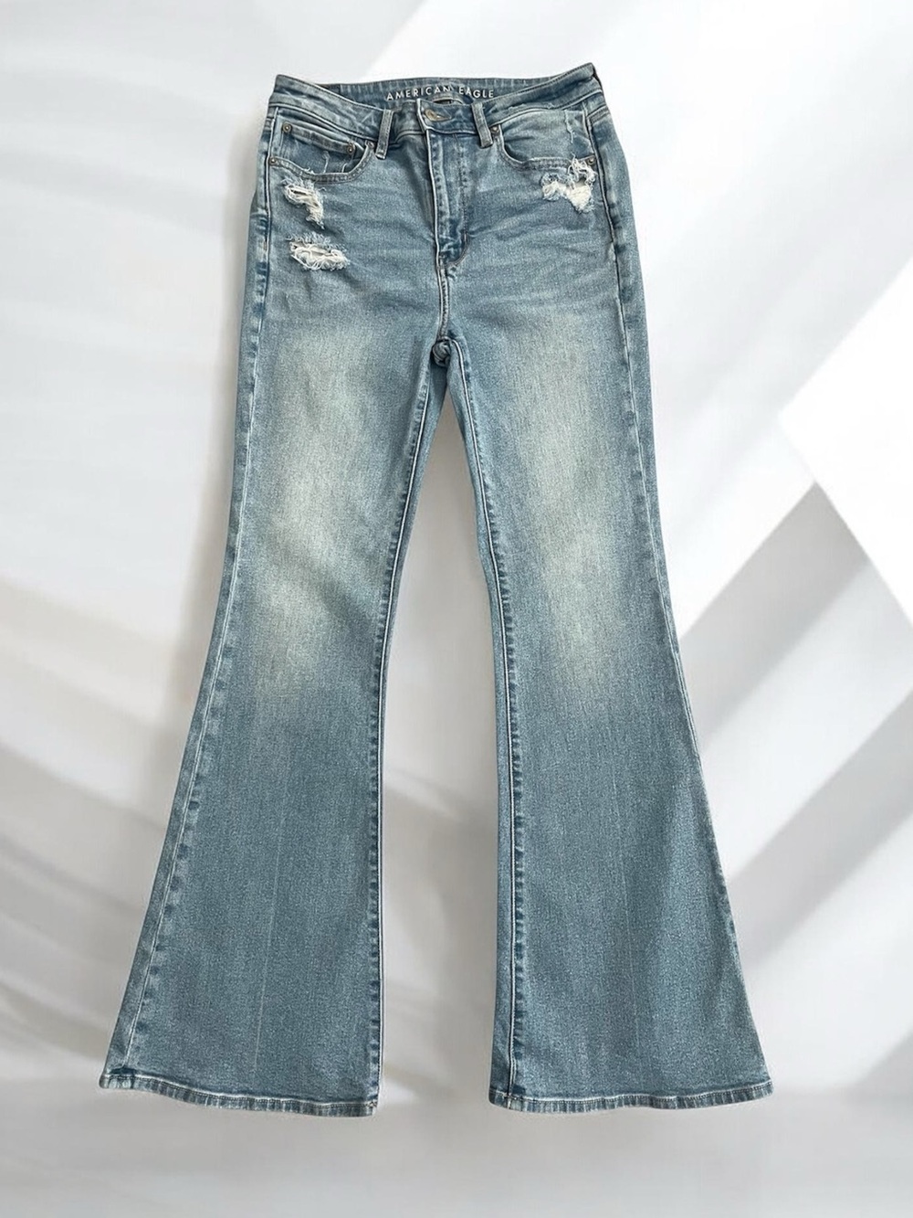 AEO Super Hi-Rise Flare Jeans with Distressed Accents Light/Med Blue Wash Size 6